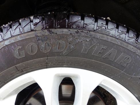 Used 2020 Ford Escape SE image 14