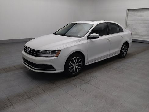 Used 2017 Volkswagen Jetta SE FWD image 2