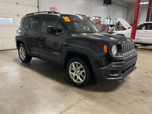 Used 2015 Jeep Renegade Latitude w/ Cold Weather Group image 5