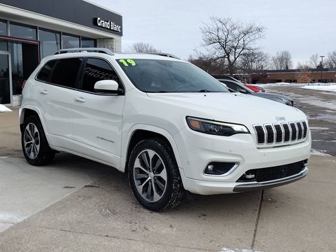 Used 2019 Jeep Cherokee Overland w/ Technology Group image 17