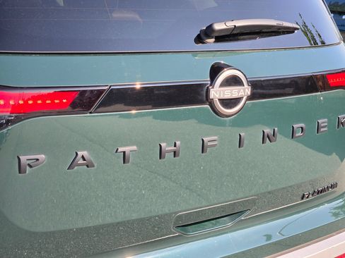 Used 2024 Nissan Pathfinder Platinum FWD image 38