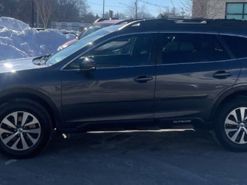 Used 2022 Subaru Outback Premium image 6