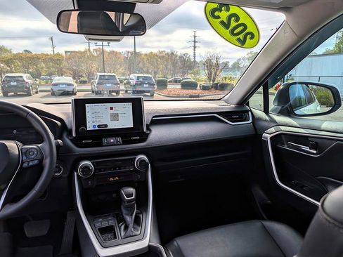 Used 2023 Toyota RAV4 XLE Premium image 10