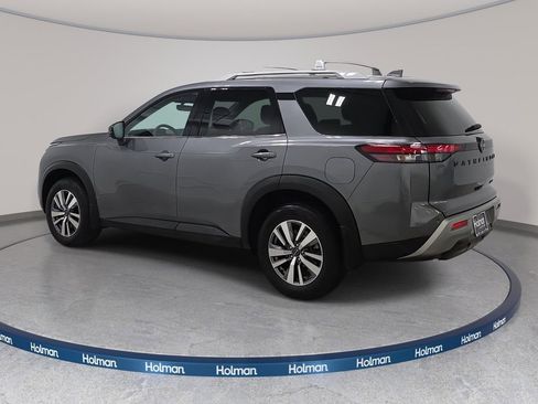 Used 2023 Nissan Pathfinder SL w/ Black Appearance Package AWD/4WD image 8