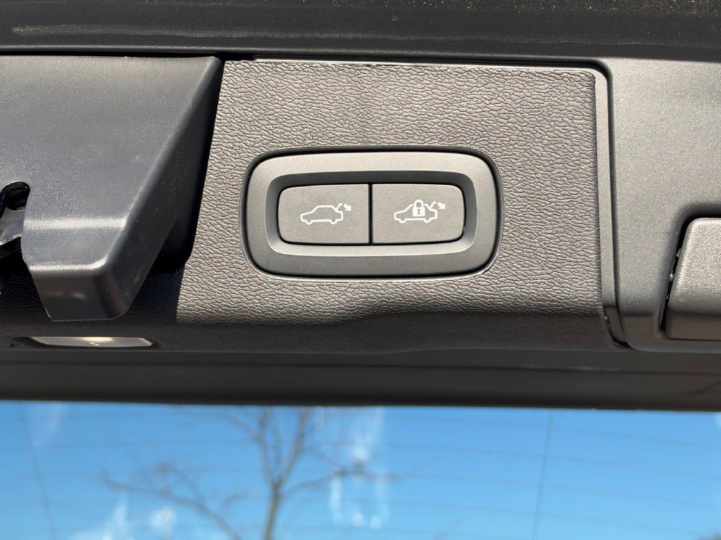 Certified 2026 Volvo XC60 B5 Plus w/ Climate Package AWD/4WD image 6