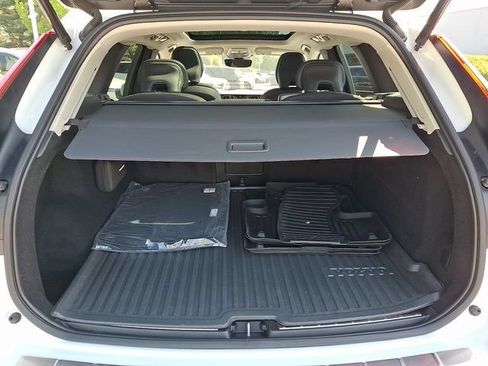 Certified 2023 Volvo XC60 B5 Core AWD/4WD image 28