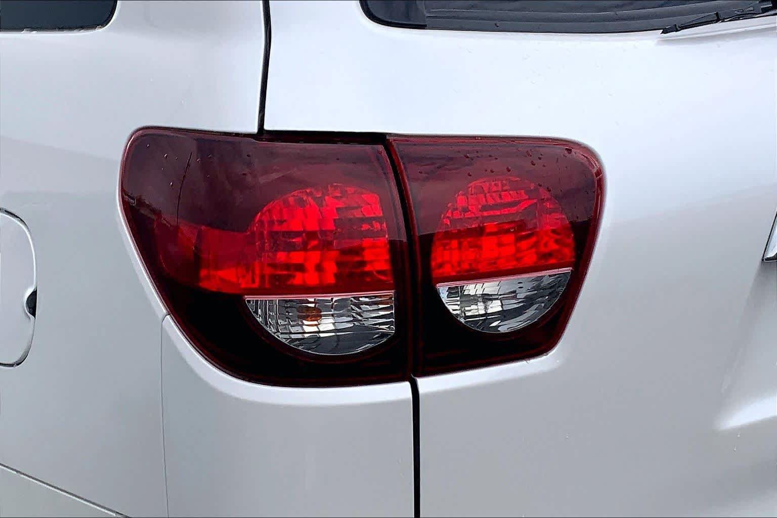 Used 2018 Toyota Sequoia Platinum AWD/4WD image 29