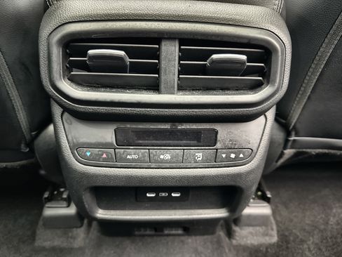 Used 2024 Honda Pilot Touring image 22