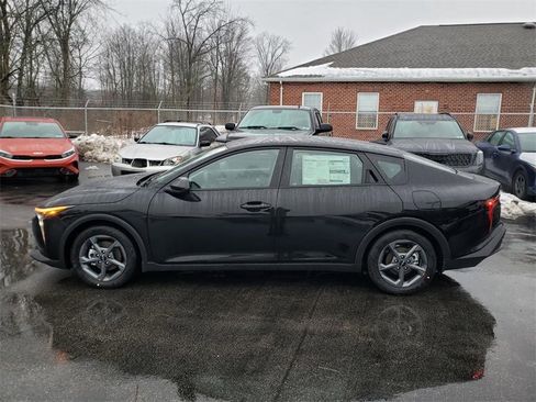 New 2025 Kia K4 LXS image 3