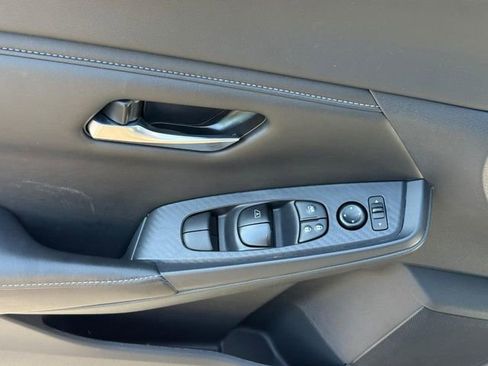 Used 2025 Nissan Sentra SV FWD image 16