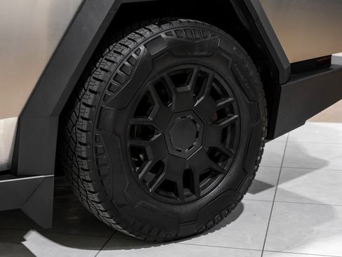 Used 2024 Tesla Cybertruck AWD Crew Cab image 62