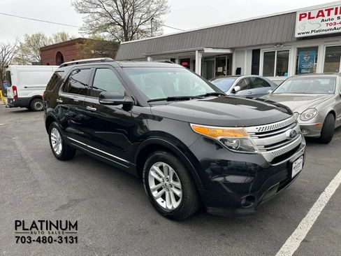 Used 2014 Ford Explorer XLT w/ Equipment Group 202A AWD/4WD image 4