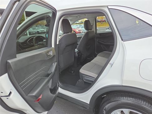 Used 2022 Ford Escape SE w/ Cold Weather Package image 24