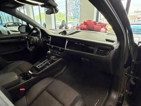 Used 2022 Porsche Macan AWD/4WD image 37