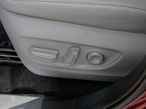 New 2026 Toyota Highlander Platinum AWD/4WD image 13