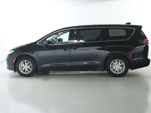Used 2024 Chrysler Pacifica Touring-L FWD image 36