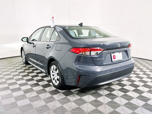 Used 2025 Toyota Corolla LE image 5