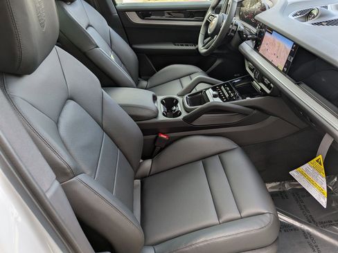 New 2026 Porsche Cayenne S image 25