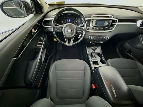 Used 2016 Kia Sorento AWD w/ LX Convenience Package image 9
