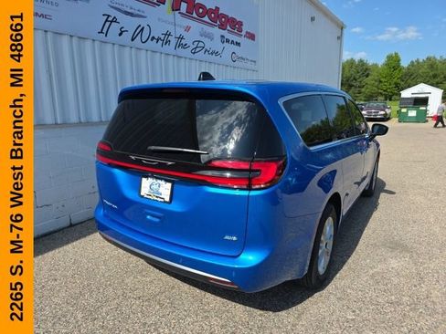 New 2027 Chrysler Pacifica Select AWD/4WD image 9