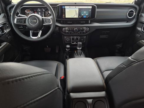 Used 2025 Jeep Wrangler Unlimited Sahara AWD/4WD image 17