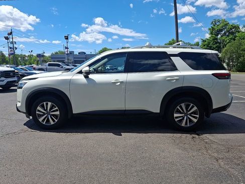 Used 2023 Nissan Pathfinder SL AWD/4WD image 4