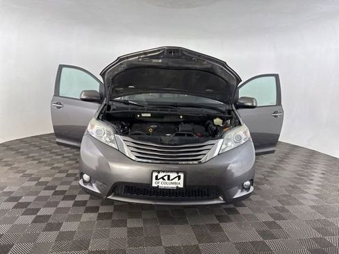 Used 2017 Toyota Sienna XLE Premium image 13