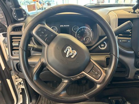 Used 2024 RAM 2500 Tradesman w/ Chrome Appearance Group AWD/4WD image 17