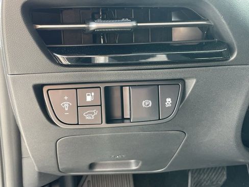 New 2025 Kia EV6 Wind image 10