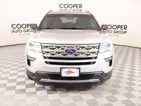 Used 2018 Ford Explorer XLT image 8