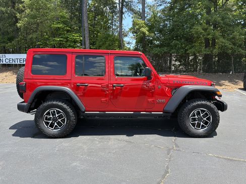 Used 2025 Jeep Wrangler Unlimited Rubicon w/ Convenience Group AWD/4WD image 13