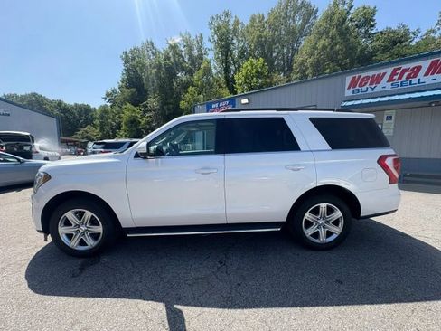 Used 2019 Ford Expedition XLT w/ Equipment Group 202A AWD/4WD image 2