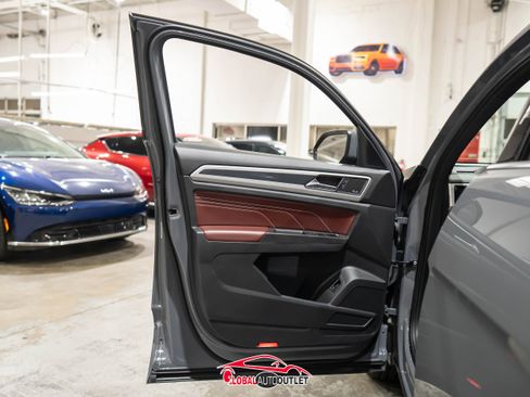 Used 2022 Volkswagen Atlas Cross Sport SEL Premium R-Line image 43