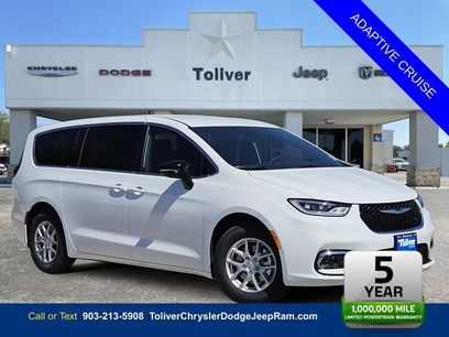 New 2026 Chrysler Pacifica Select