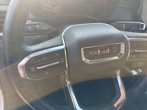 Used 2024 GMC Acadia Elevation image 9