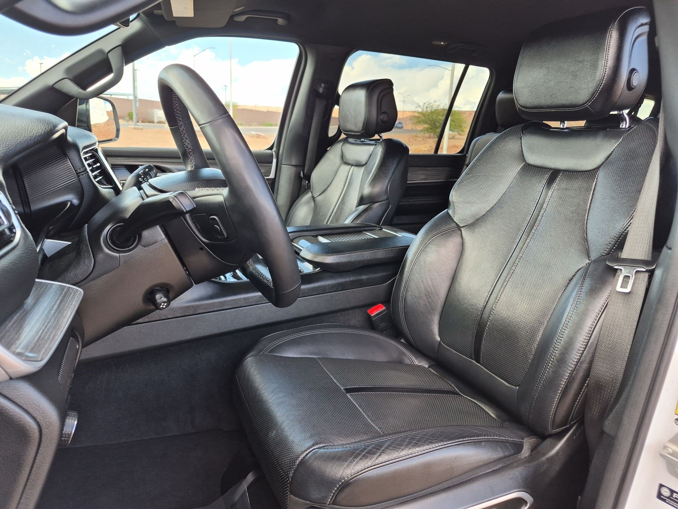 Used 2024 Jeep Wagoneer L Series II w/ Flexible Seating Group AWD/4WD image 15