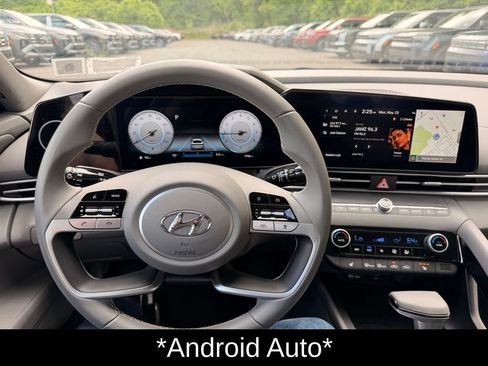 Used 2023 Hyundai Elantra SEL w/ Convenience Package FWD image 12