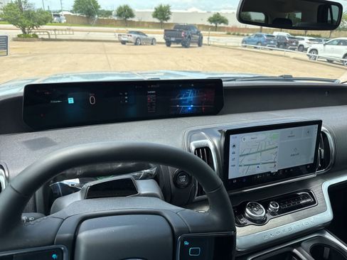 Used 2025 Ford Expedition Platinum w/ Driver's Package AWD/4WD image 16