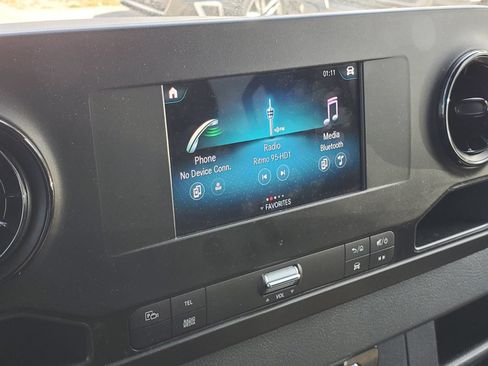 Used 2024 Mercedes-Benz Sprinter 2500 image 26