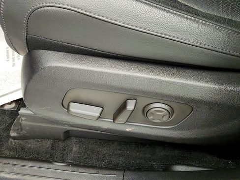 Used 2025 Kia Carnival SX Prestige image 11