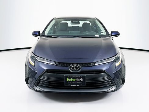 Used 2023 Toyota Corolla LE image 2
