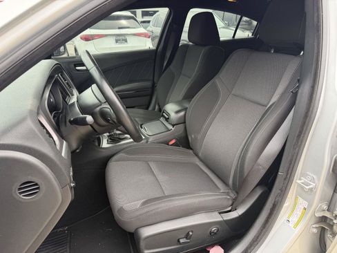 Used 2019 Dodge Charger SXT w/ Blacktop Package RWD image 8