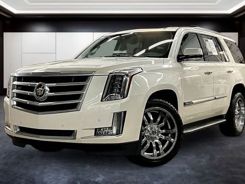 Used 2015 Cadillac Escalade Luxury AWD/4WD image 3