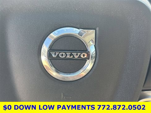 Used 2021 Volvo XC40 T5 Momentum w/ Protection Package Premier image 29