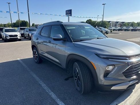 Used 2024 Chevrolet TrailBlazer LT w/ Driver Confidence Package FWD image 1