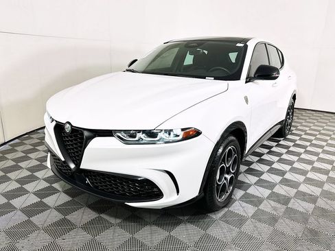 Used 2025 Alfa Romeo Tonale w/ Premium Package AWD/4WD image 7