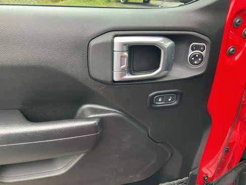 Used 2024 Jeep Wrangler Unlimited Rubicon 4xe image 21