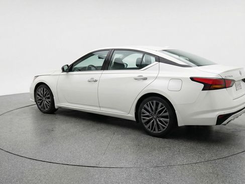 Used 2025 Nissan Altima 2.5 SV image 6