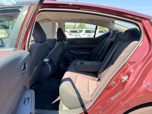Used 2025 Nissan Altima 2.5 SV FWD image 11