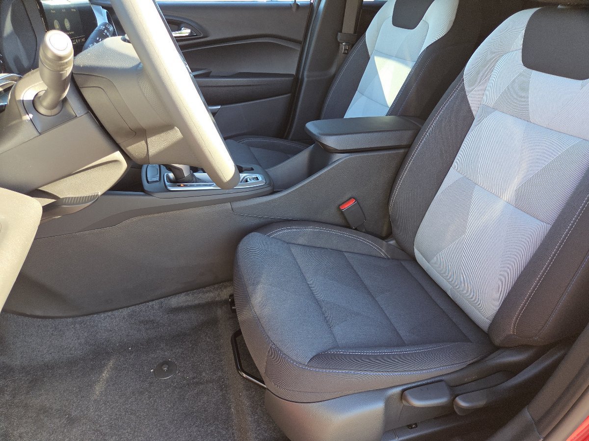 New 2026 Chevrolet Trax LS w/ LS Convenience Package FWD image 25